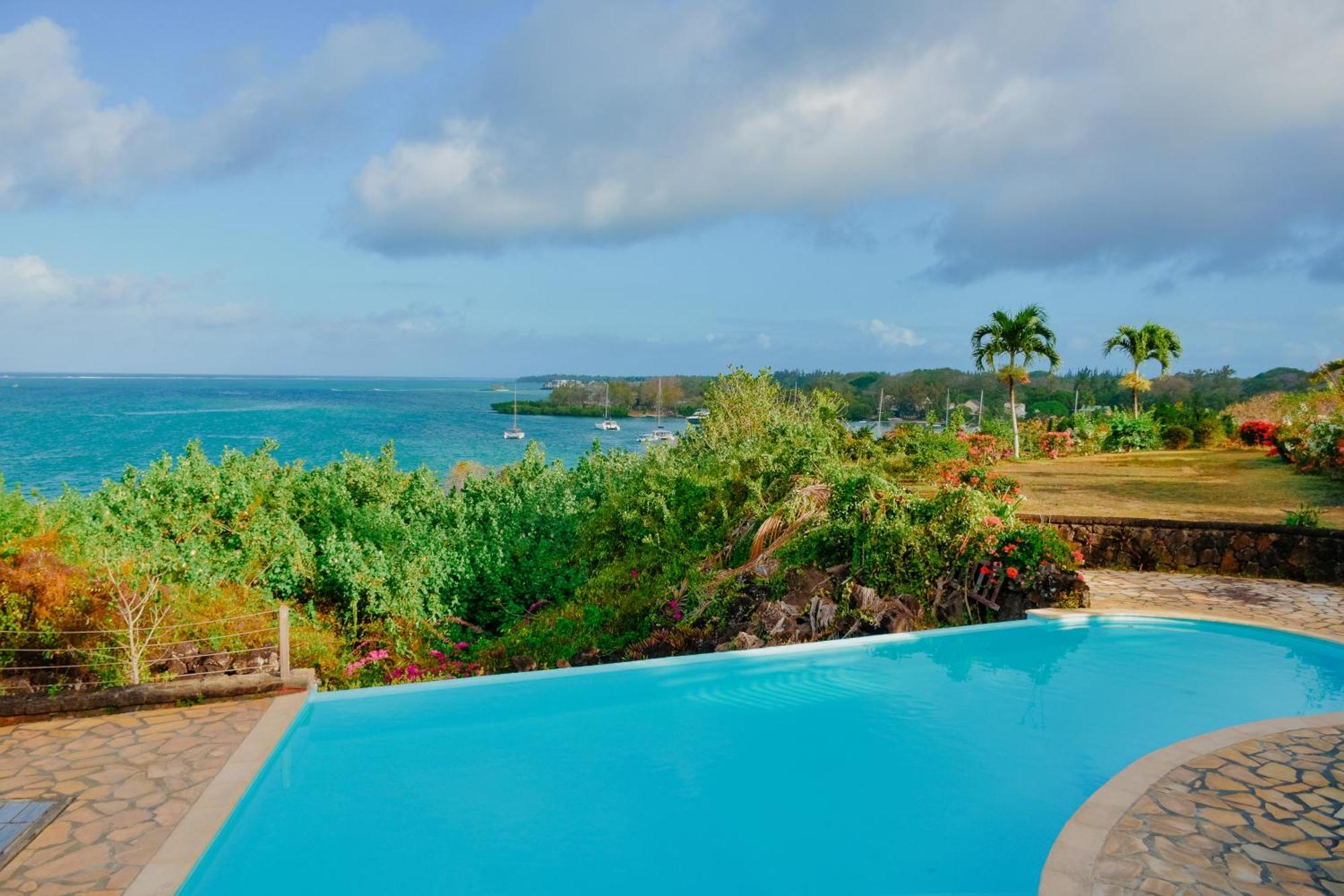 Boutique Villa On The Rocks With Stunning Sea Views, Infinity Pool & Private Sea Trou d'Eau Douce Esterno foto