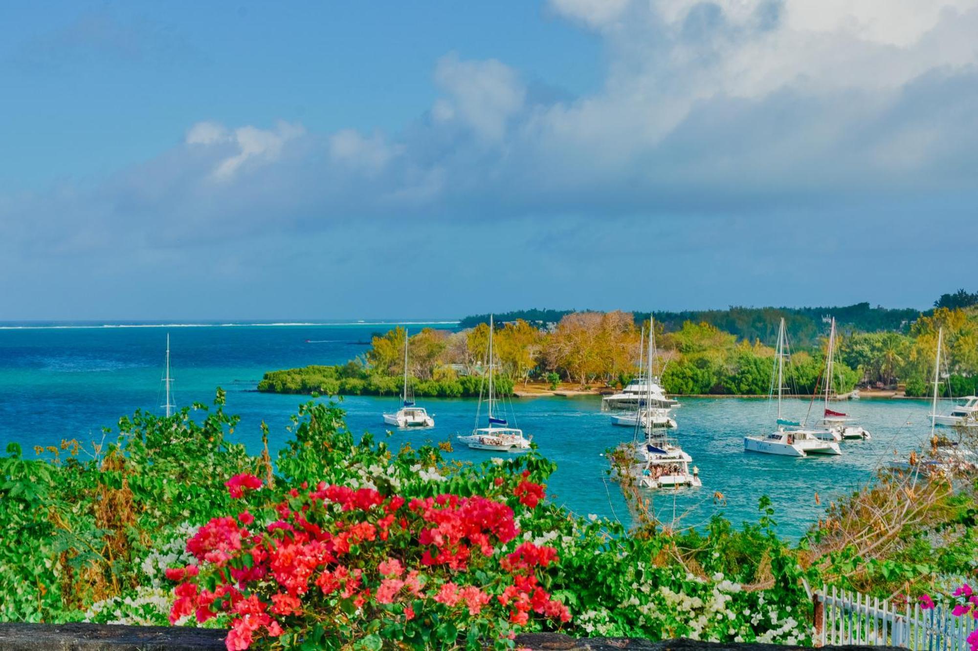 Boutique Villa On The Rocks With Stunning Sea Views, Infinity Pool & Private Sea Trou d'Eau Douce Esterno foto