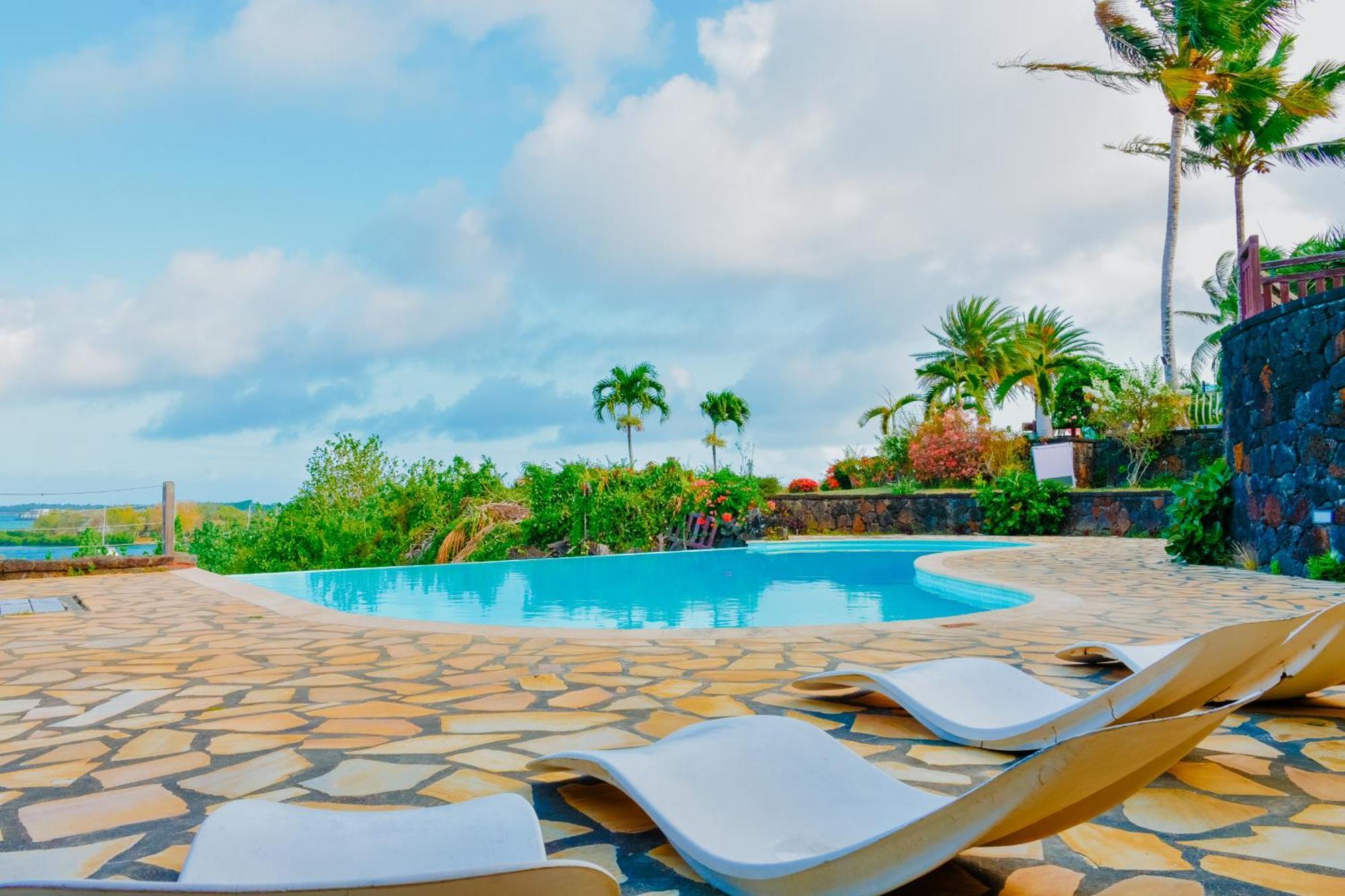 Boutique Villa On The Rocks With Stunning Sea Views, Infinity Pool & Private Sea Trou d'Eau Douce Esterno foto